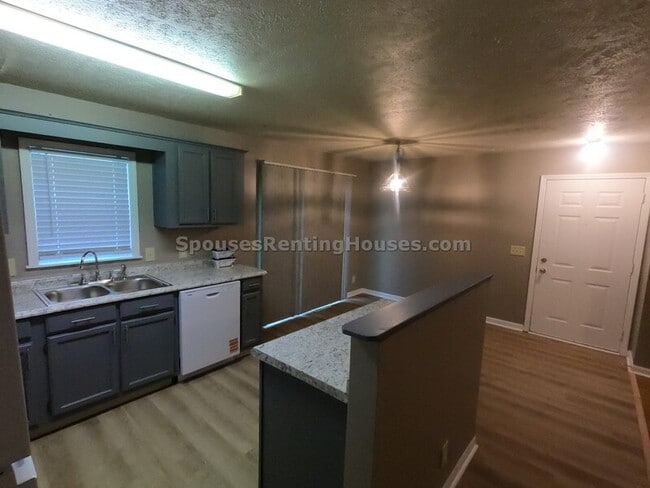 Building Photo - 1026 W 31st St