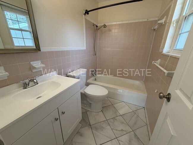 Building Photo - APPLICATION PENDING!!  DO NOT APPLY!!  3 BEDROOM/ 2.5 BATHROOM SOUTH KNOXVILLE HOME!!!