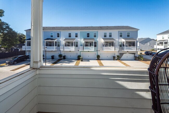 Building Photo - 4 Bedroom, 3.5 Bathroom Townhome in The Marshes at Cooper River - Charleston