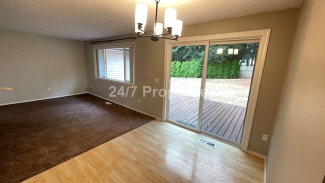 Building Photo - 3 BD | 2 BA Single-Level Home on Sprawling...