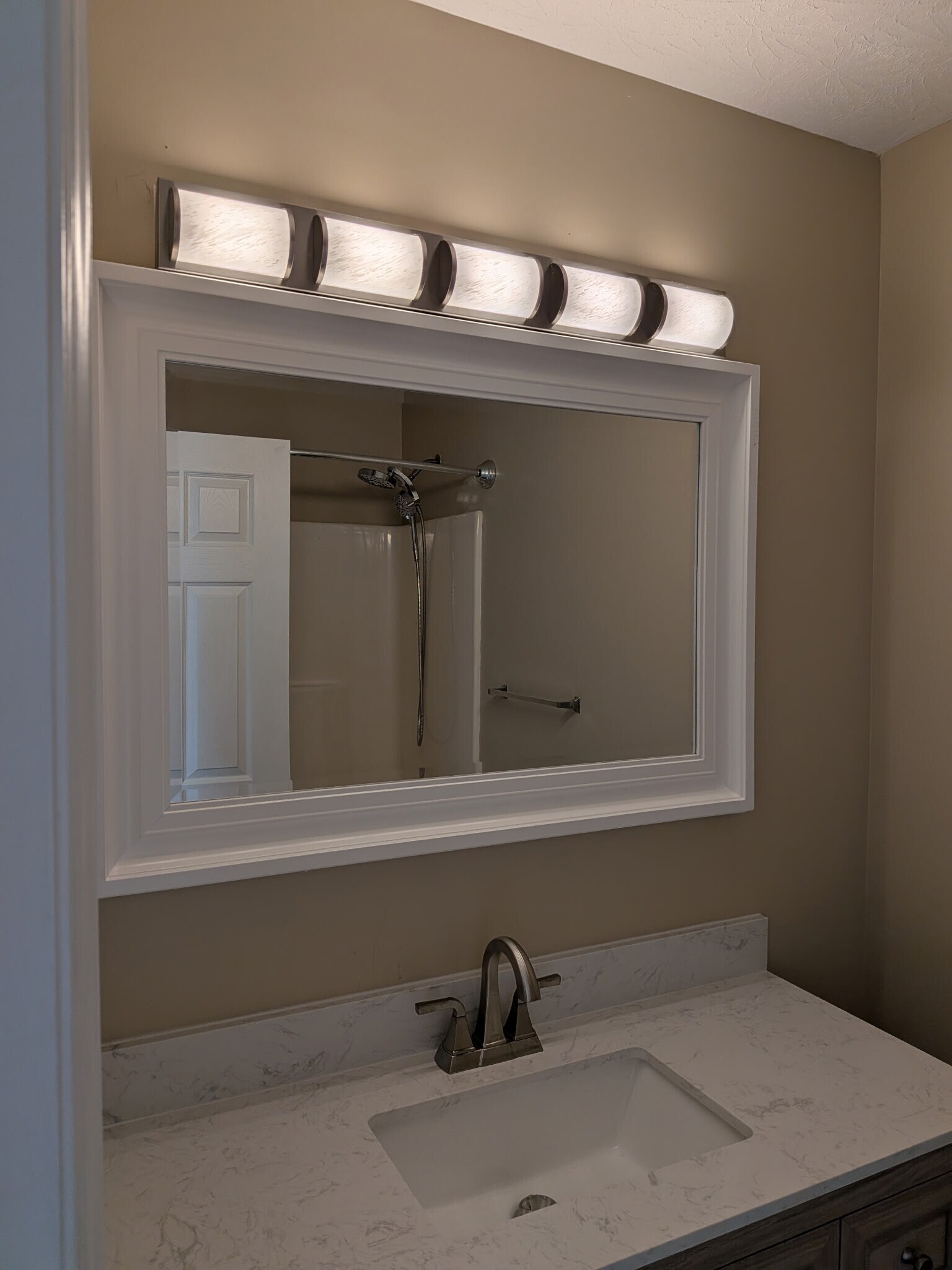 Building Photo - 913 Weeping Willow Dr