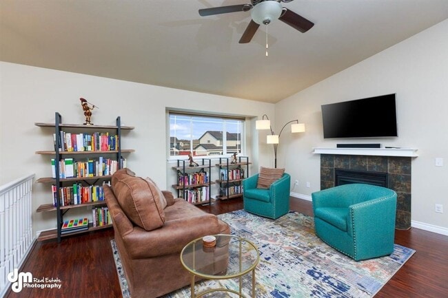 Building Photo - Gorgeous 4 Bedroom Home in West Park!