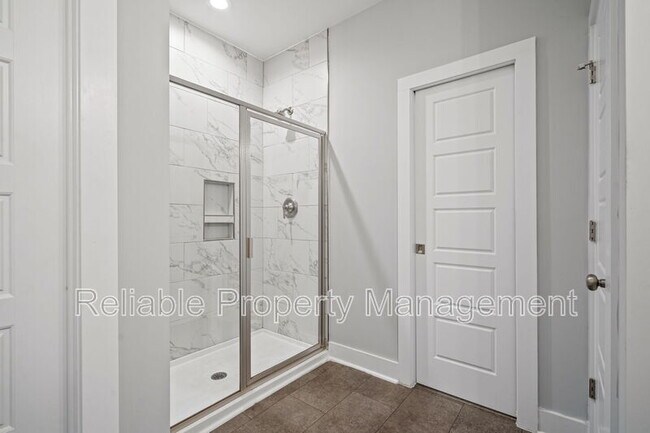Building Photo - 41 N Laird Dr