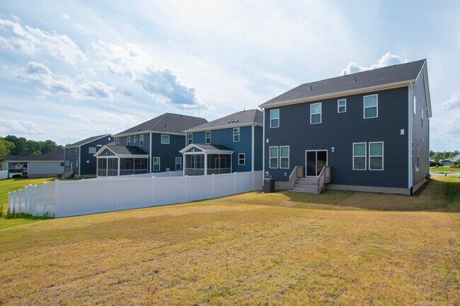 Building Photo - Rolesville Gem: Elegant 5-Bedroom Home wit...