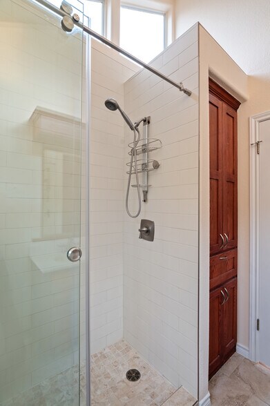Primary shower - 500 Sinclair Dr