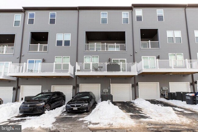 Building Photo - 4614 Olivine Dr
