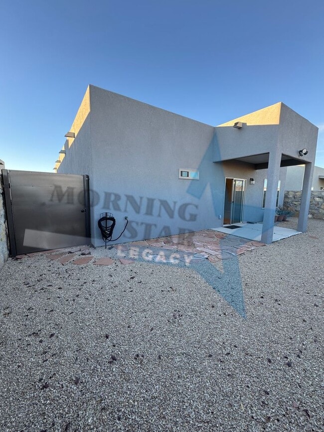 Building Photo - Newer home in desirable Metro area!