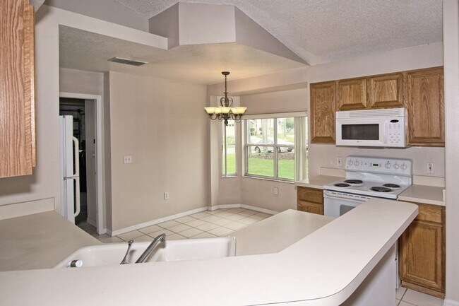 Building Photo - Spacious 3/2 Home For Rent in Davenport with extra Florida/Sun Room!!