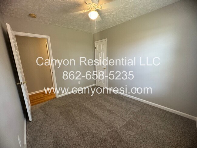 Building Photo - 815 Turkey Ridge Dr