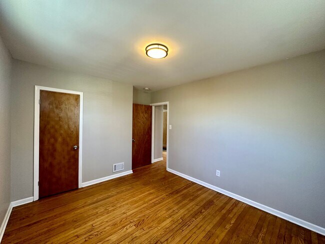 Building Photo - Charming 3 Bedroom/1 Bathroom Home in Essex, Baltimore, MD!