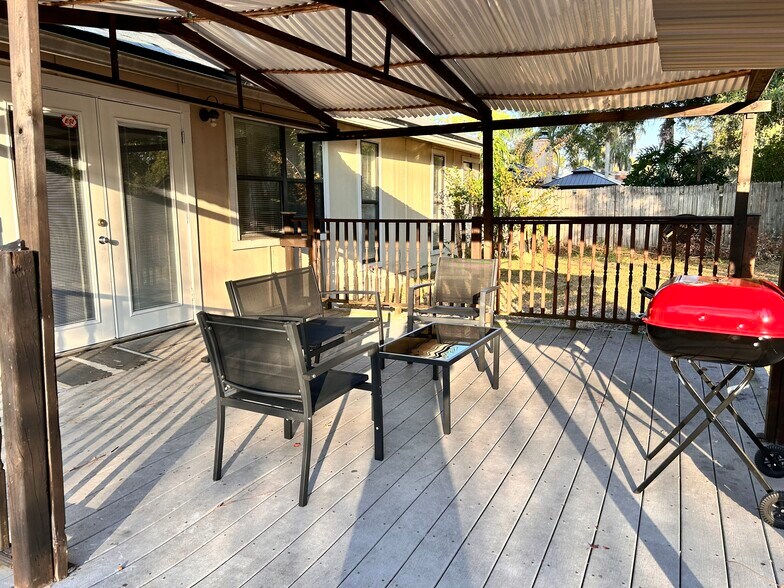 Building Photo - 4294 Tanglewilde Dr S