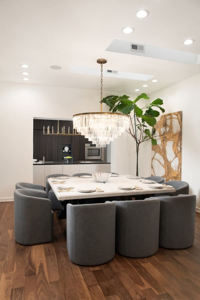 Building Photo - 22 E Elm St