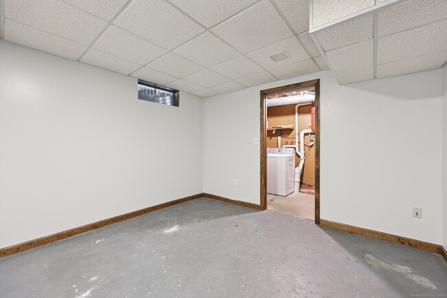 Building Photo - 140 Thompson St