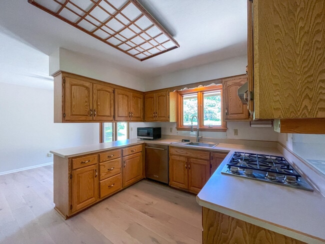 Building Photo - 6211 Fisher Ln