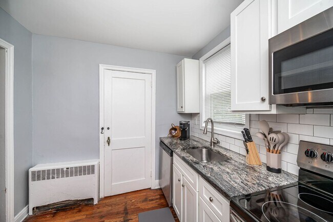 Building Photo - Charming 2-Bed, 1-Bath Home with All-inclu...