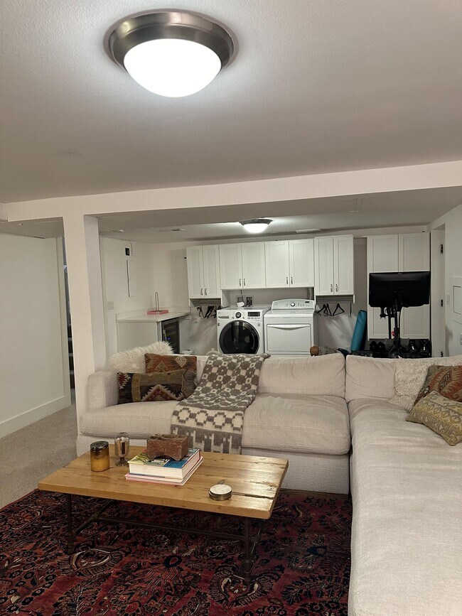 Building Photo - 335 23rd Ave E