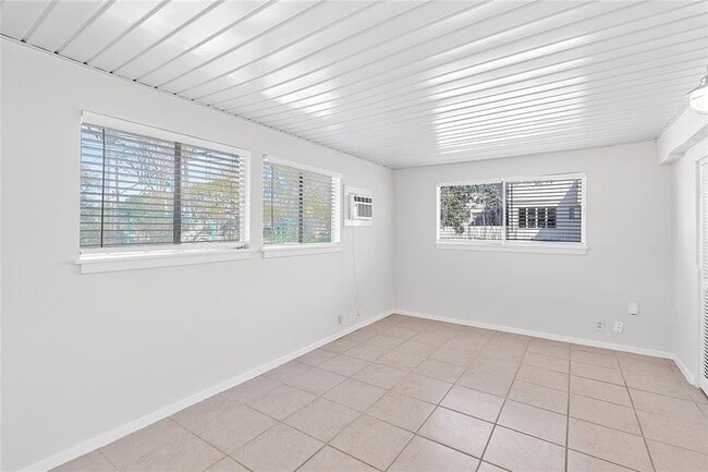 Building Photo - 203 Laguna Vista Dr