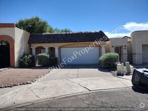 Building Photo - Remodeled Home Close to Downtown