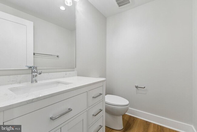 Building Photo - 6101 Berkshire Dr