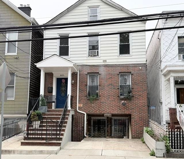 Building Photo - 611 13th St
