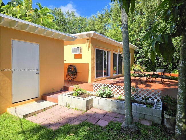 Building Photo - 6624 SW 78th Terrace
