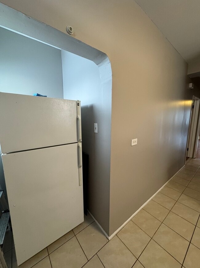 Building Photo - 6840 S Champlain Ave