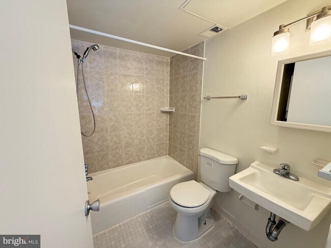 Building Photo - 5485 Harpers Farm Rd