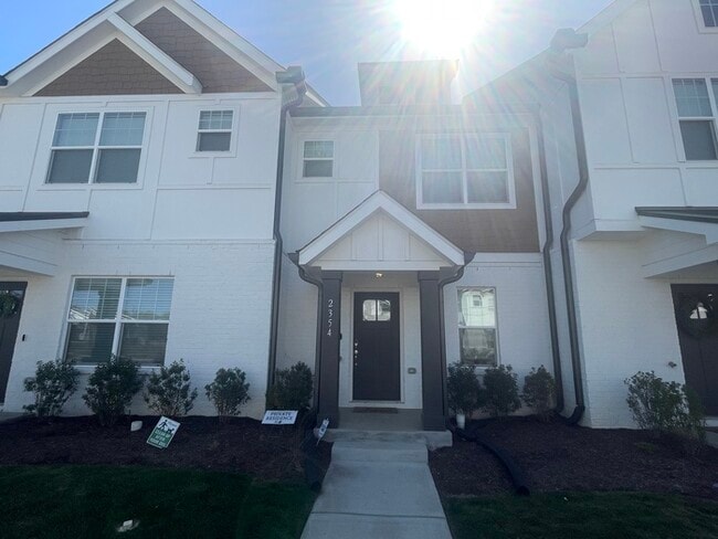 Primary Photo - Robinson Rowhouses 2 bedroom with fenced p...