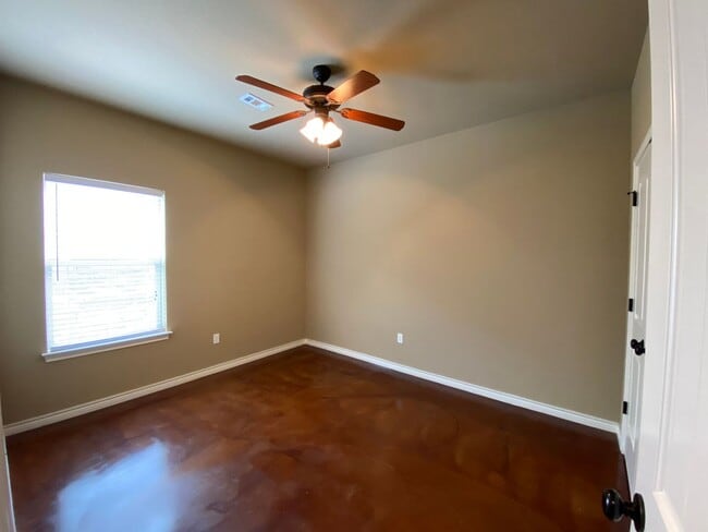 Building Photo - 3032 Silver Saddle Dr