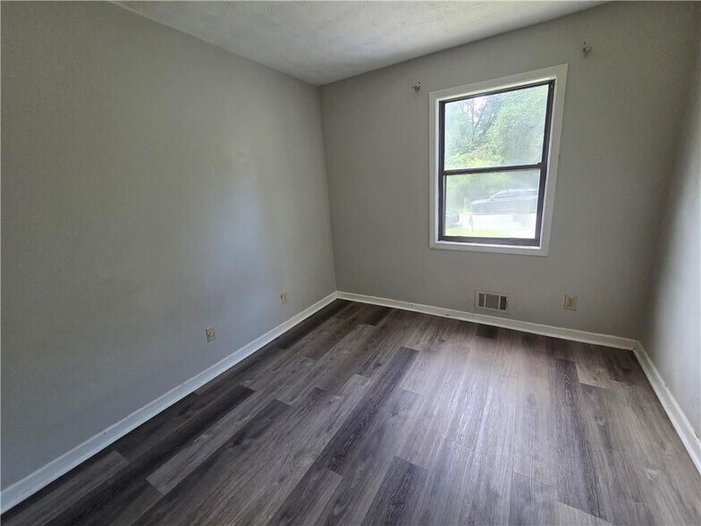 Building Photo - 5034 Cherokee Ct