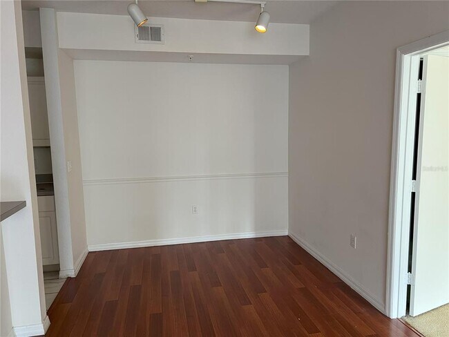 Building Photo - 5542 Metrowest Blvd