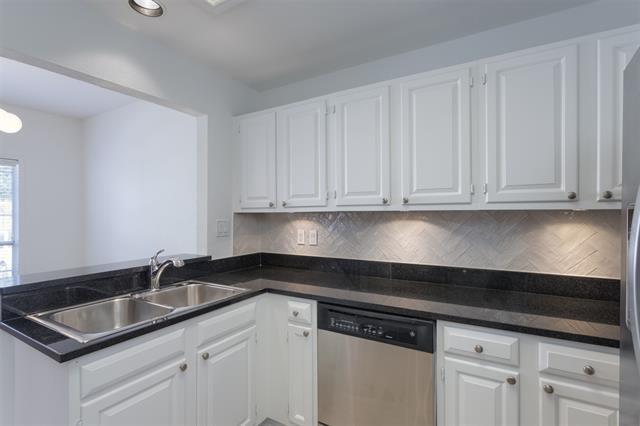 Building Photo - 12680 Hillcrest Rd