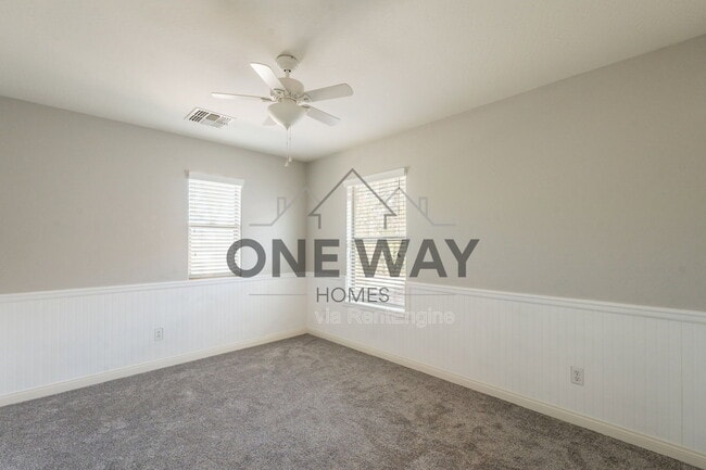 Building Photo - 1057 S Deerfield Ln