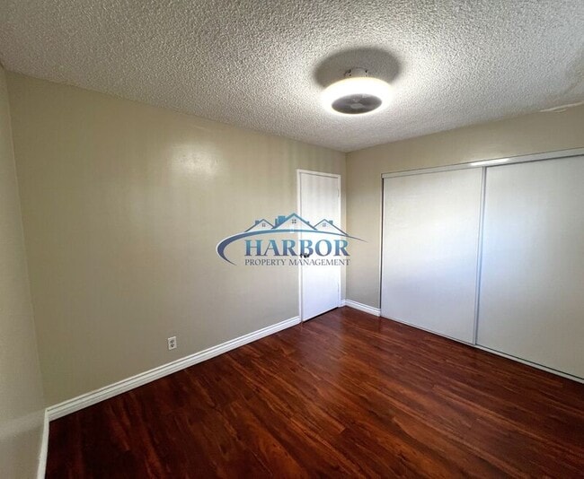 Building Photo - 4747-4747 W 160th St