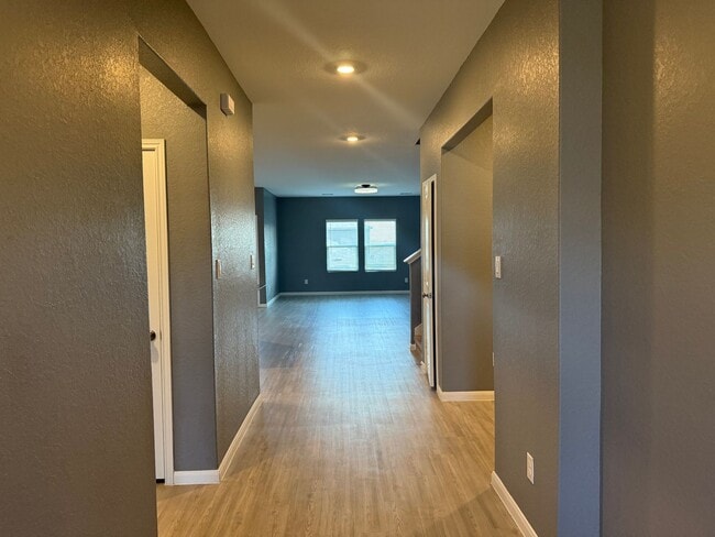 Building Photo - Spacious 5-Bed, 3-Bath Home in Brookmill –...
