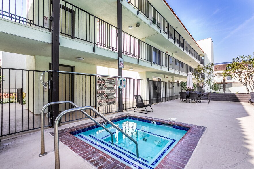 Spa - 1720 Ardmore Ave