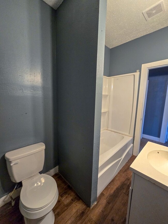 Building Photo - 3 Bed home in Shawnee!