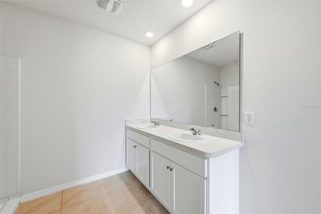 Building Photo - 2725 Dumont Ln