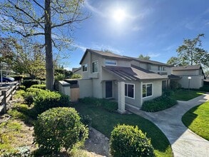 Building Photo - Charming 2 bedroom 2 bath in Tierrasanta!