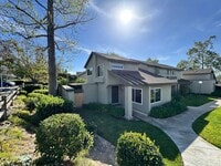 Building Photo - Charming 2 bedroom 2 bath in Tierrasanta!