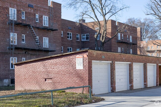 Building Photo - Bayside Manor Park Apartments