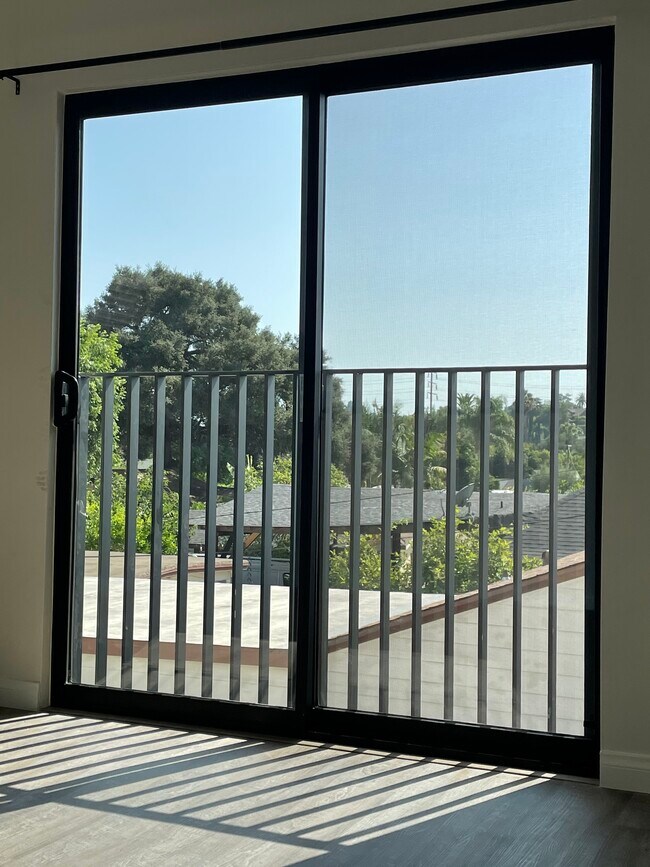 Building Photo - 5646 Aldama St