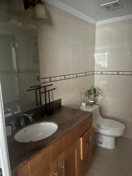 Building Photo - 413 Swallow Dr