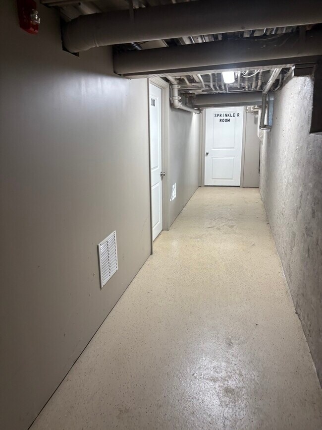 Building Photo - 40 Mischa Ct