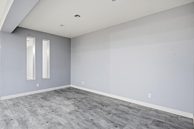 Building Photo - 23111 Via Del Oro