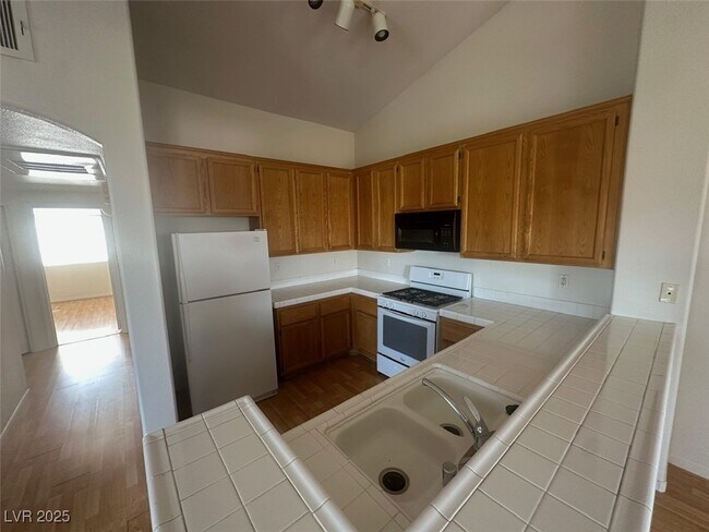 Building Photo - 75 N Valle Verde Dr
