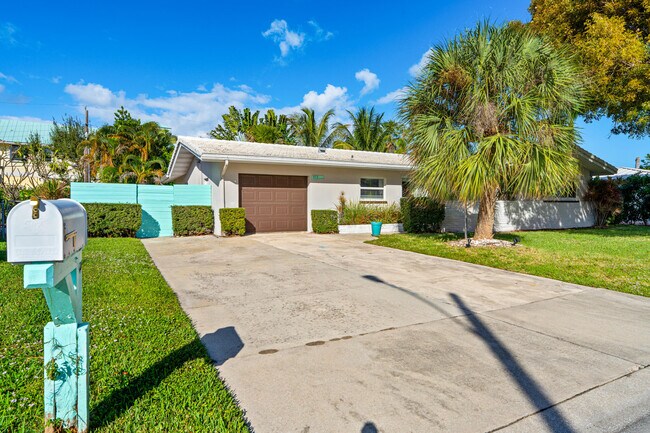 Building Photo - 113 Park Ln E