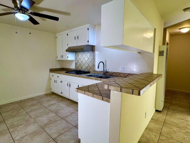 Building Photo - 24832 Walnut St