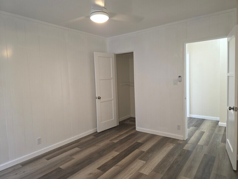 Building Photo - 15726 Halldale Ave