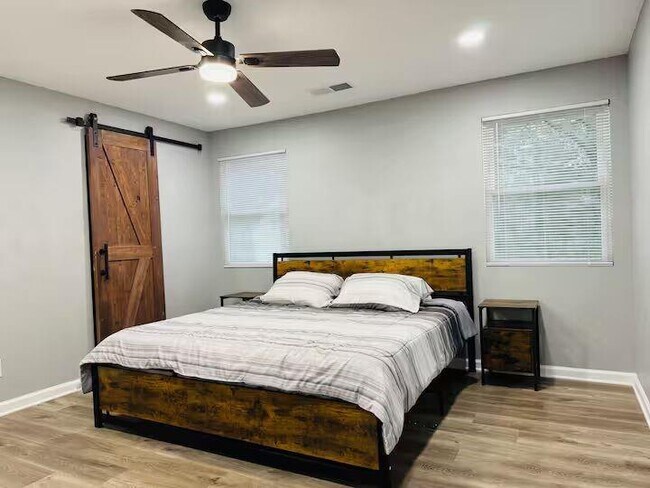 Building Photo - 500 Denham St